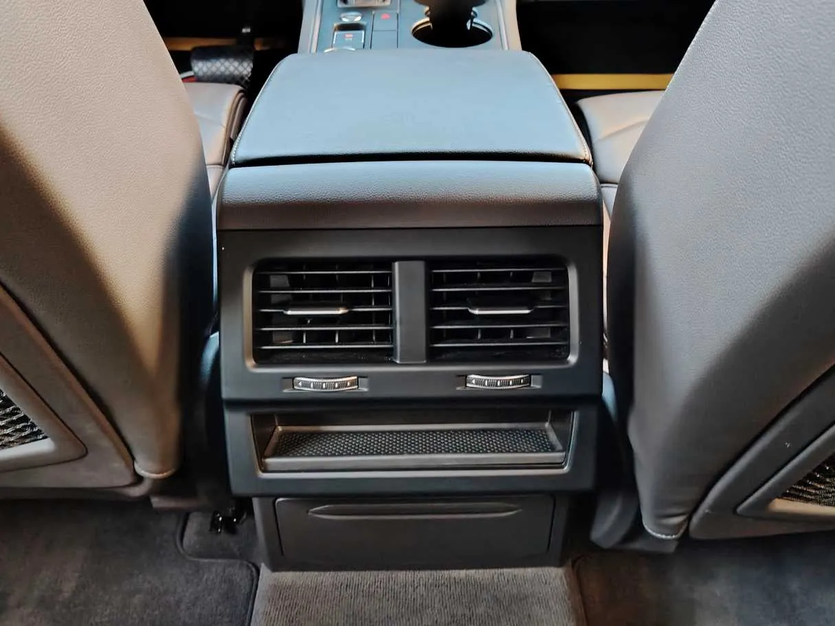 Car image 31