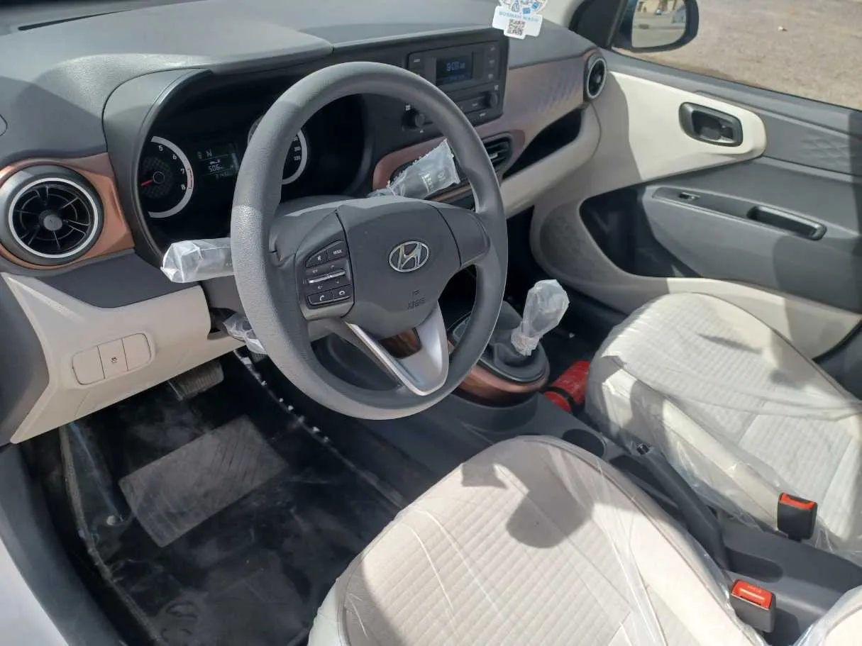 Car image 12