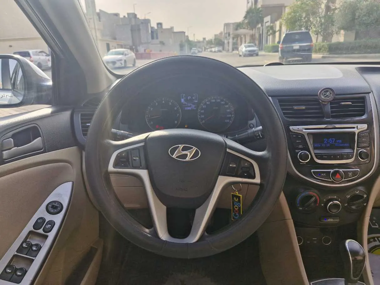 Car image 16