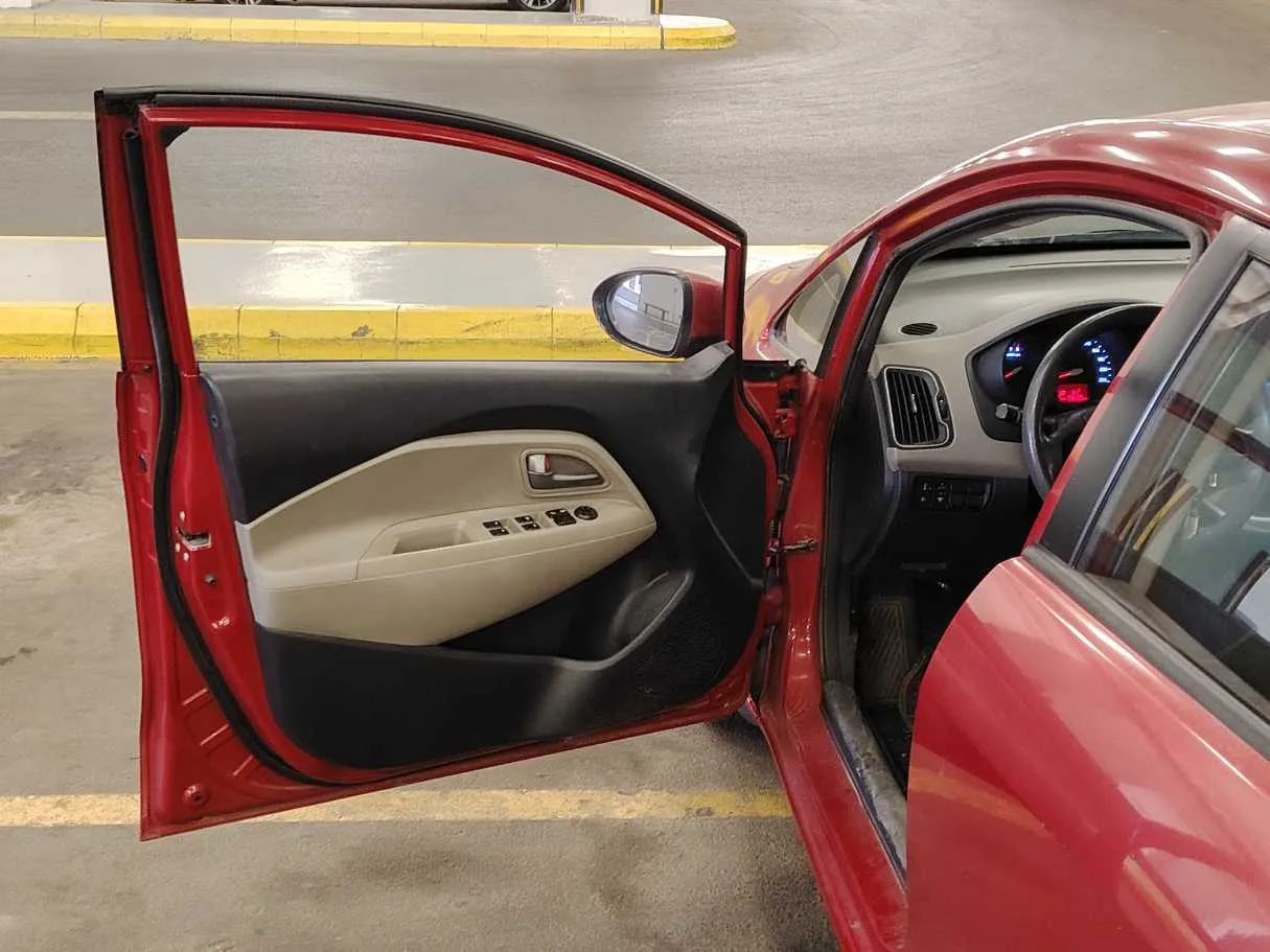 Car image 11