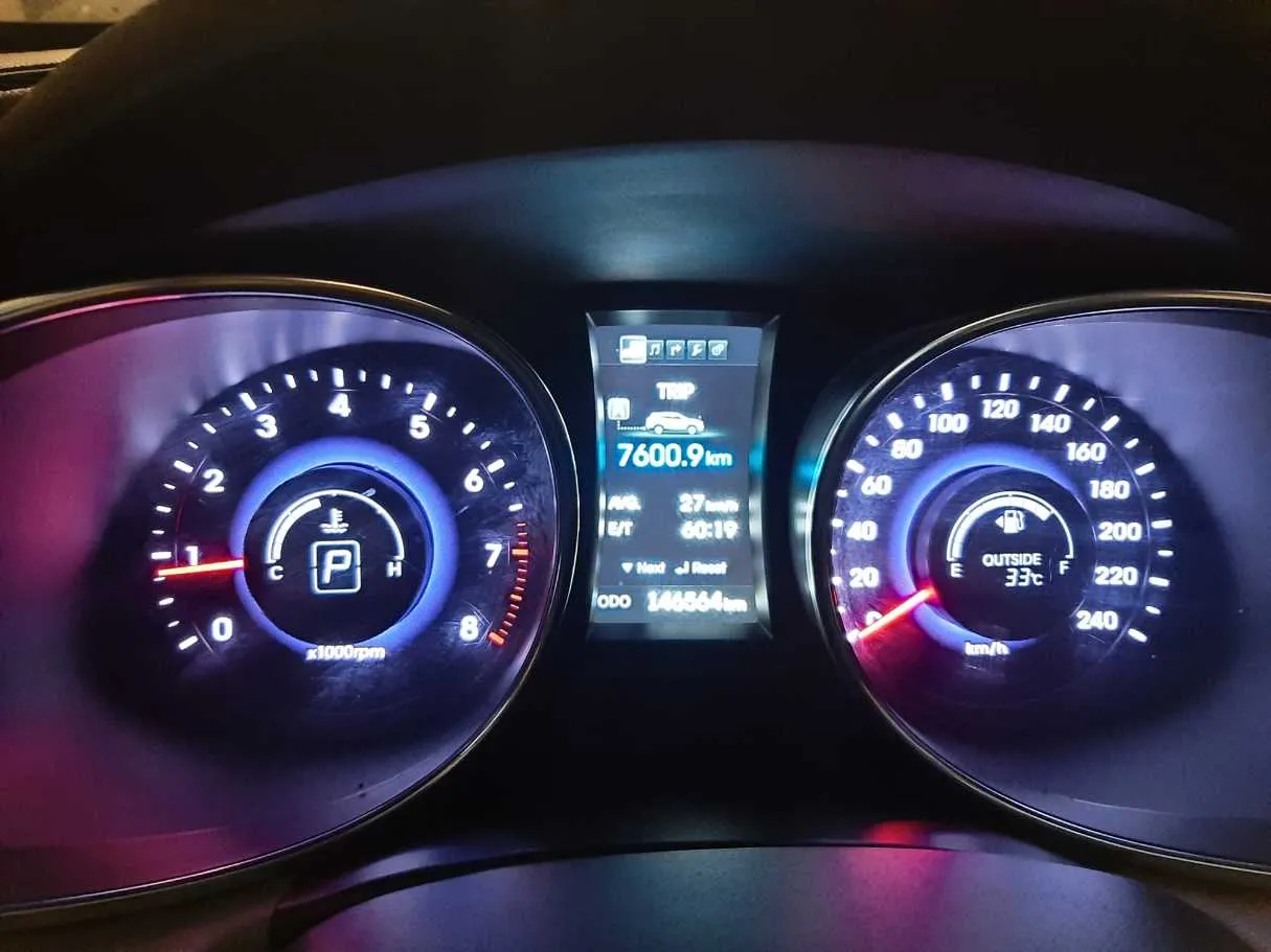 Car image 18