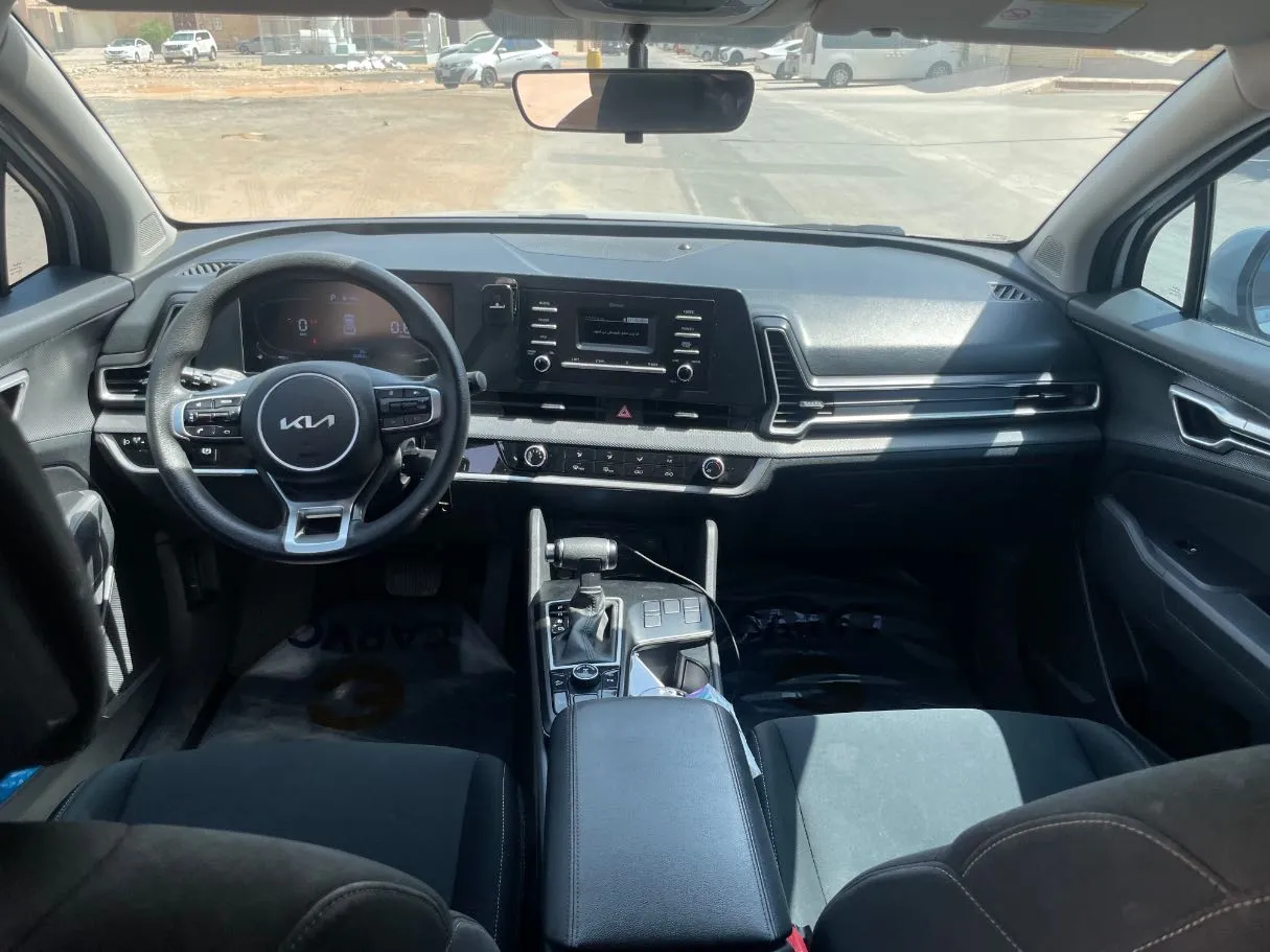 Car image 17