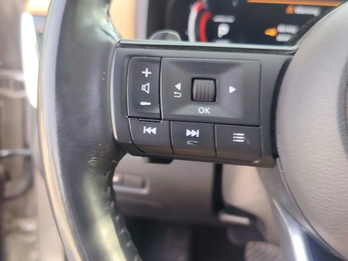 Car image 25