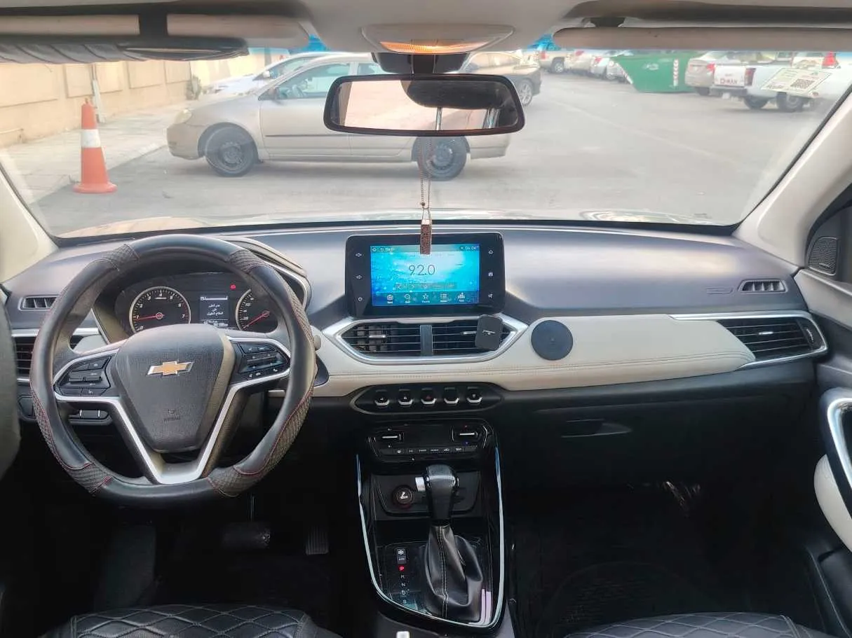 Car image 19