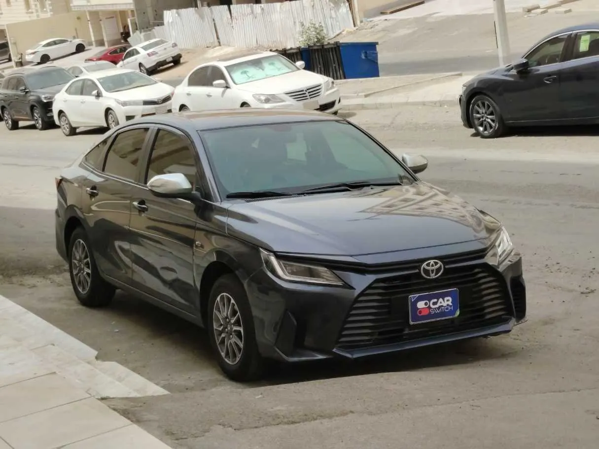 Car image 3