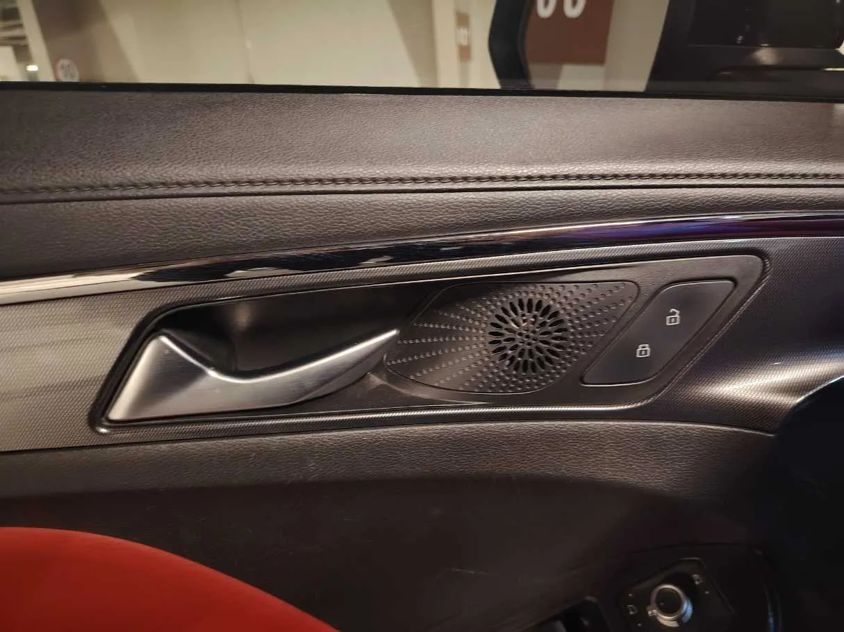 Car image 27