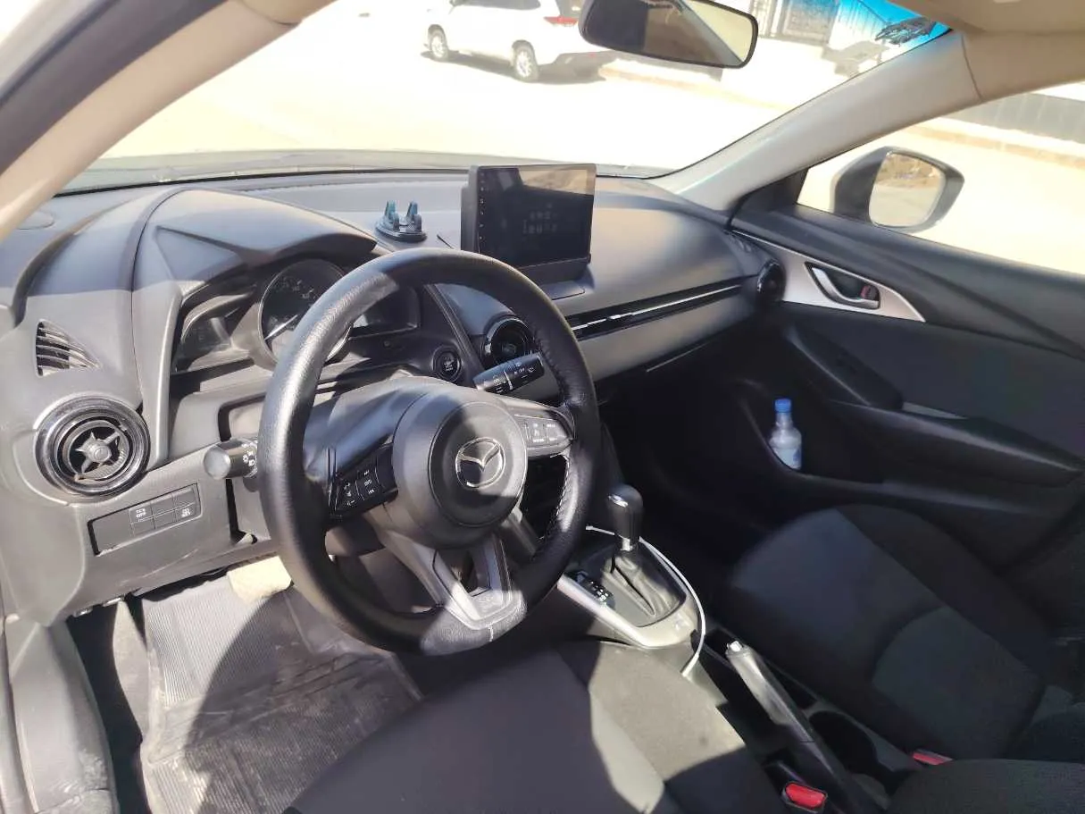 Car image 12