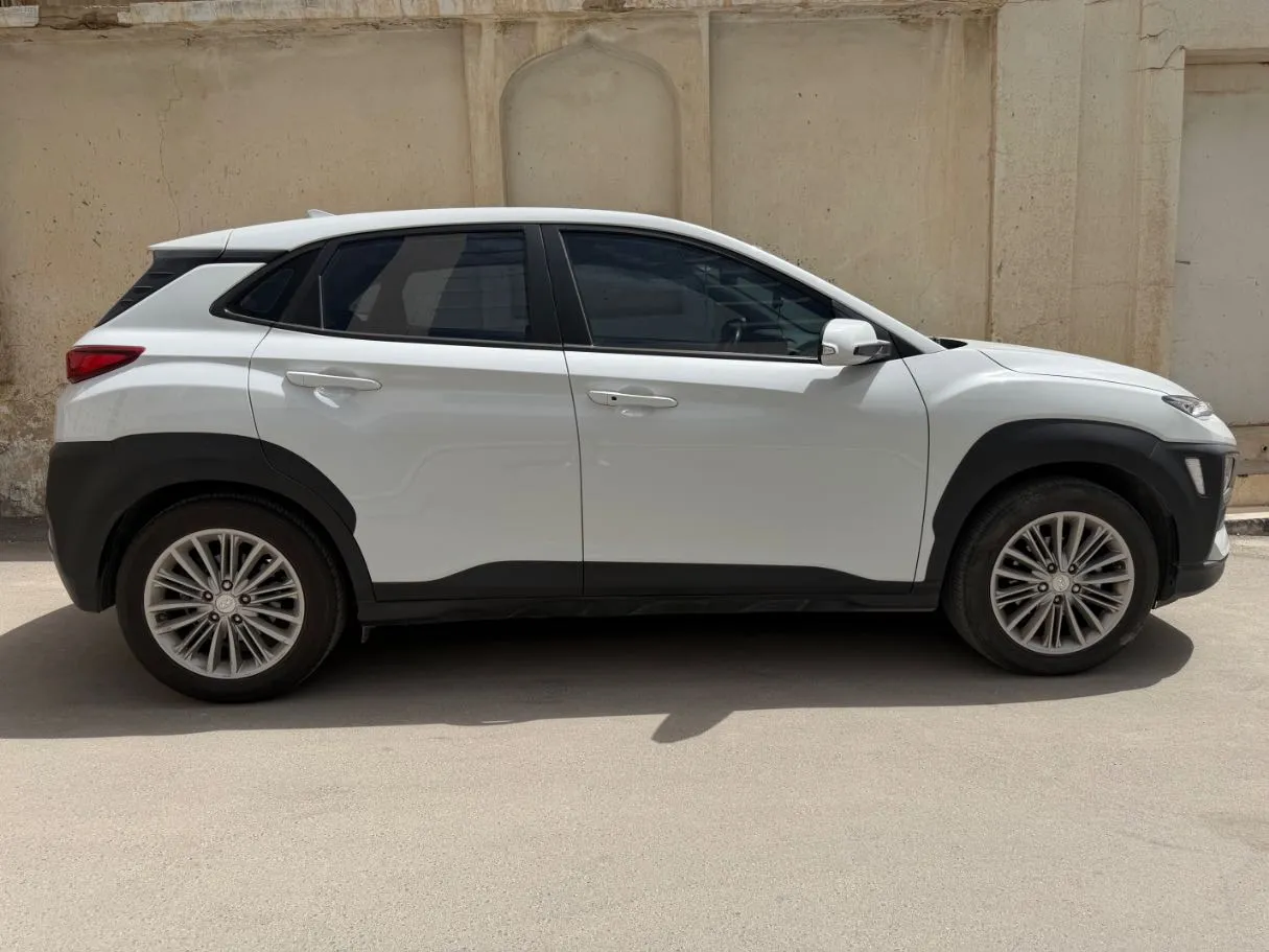 Car image 4