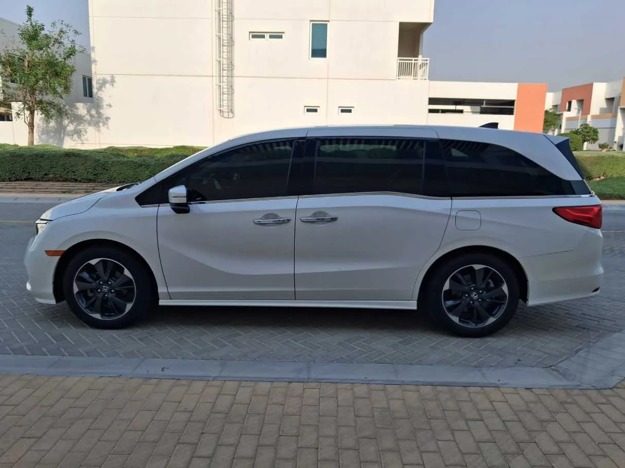 Car image 8