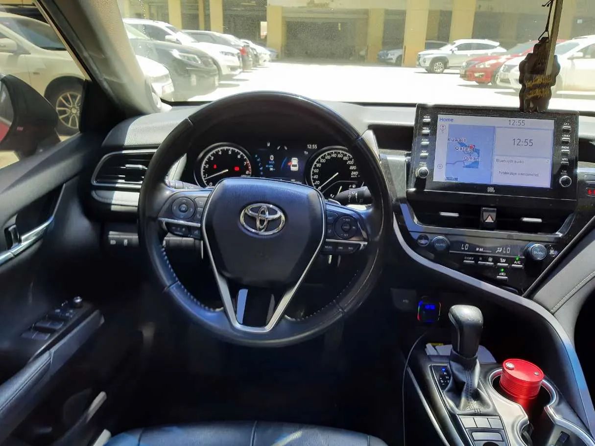 Car image 14
