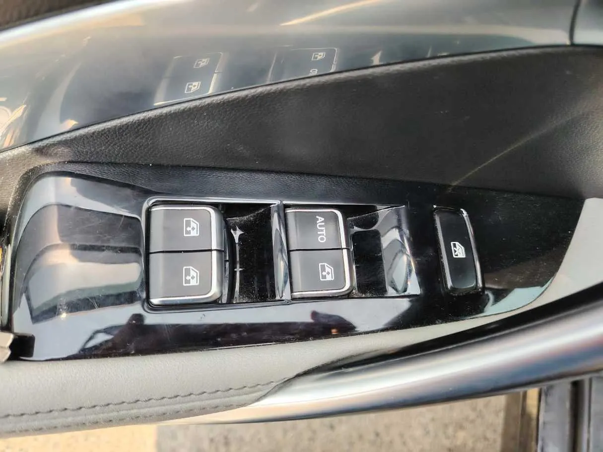Car image 38