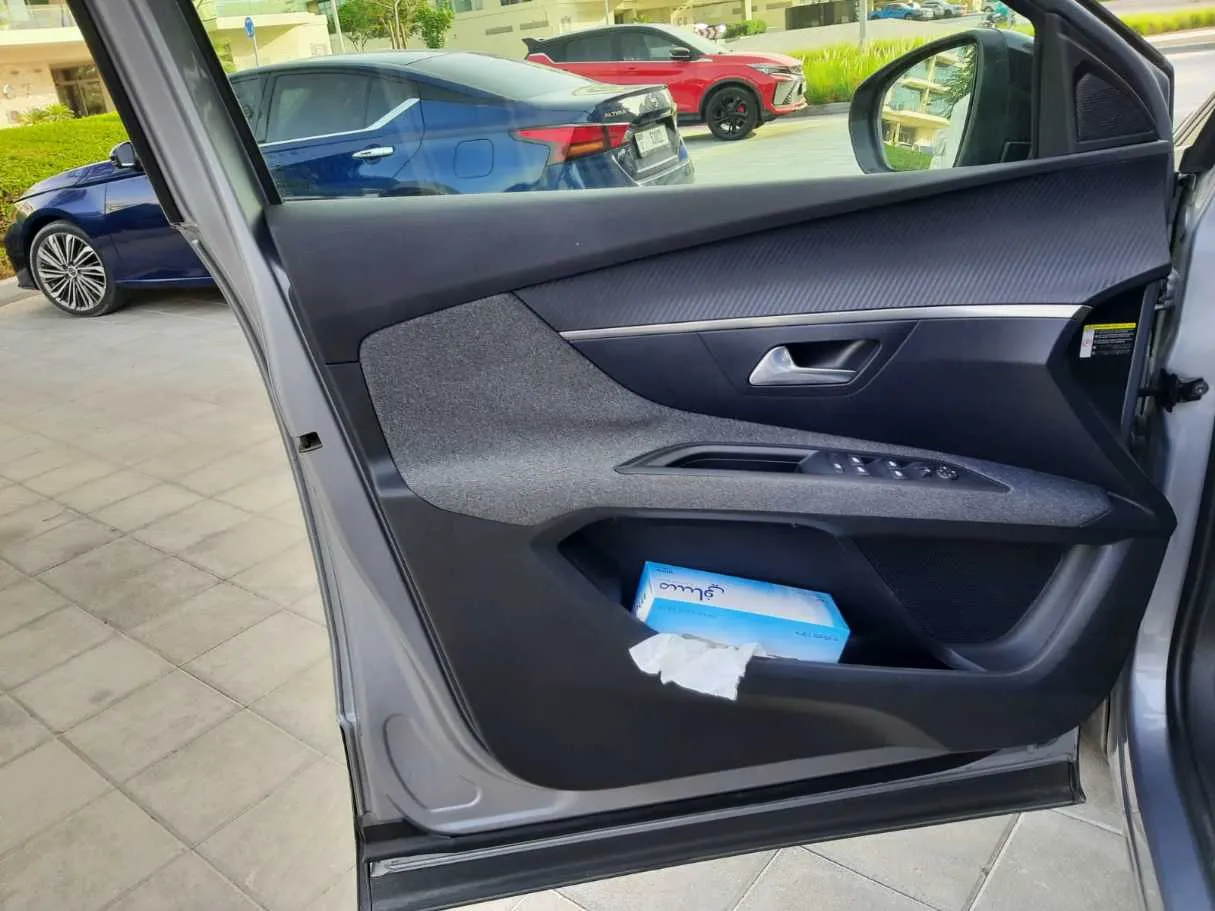 Car image 10