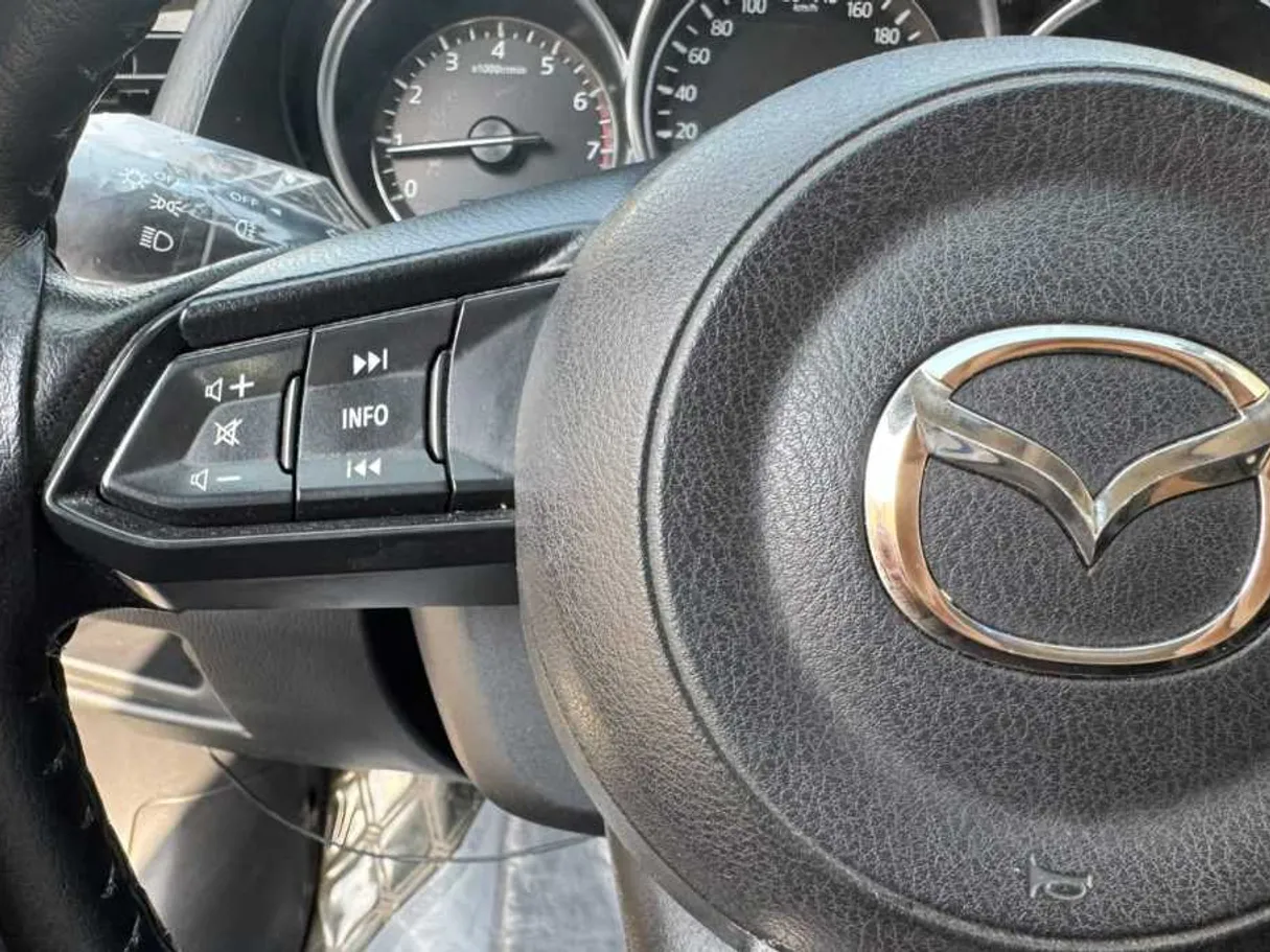 Car image 19
