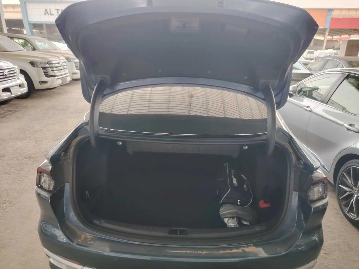Car image 27