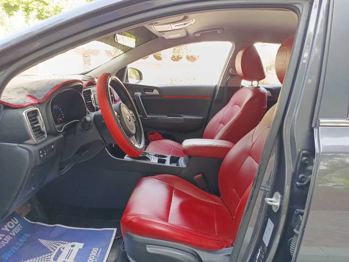 Car image 12