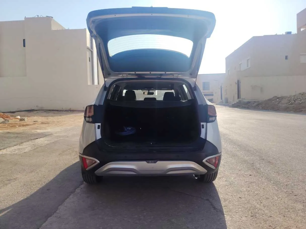 Car image 25