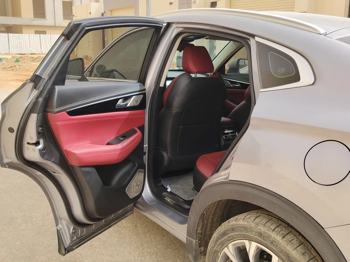Car image 17