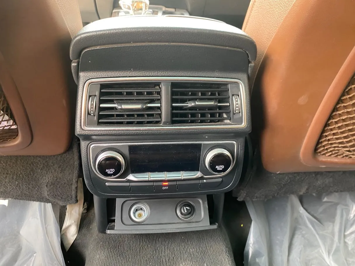 Car image 28