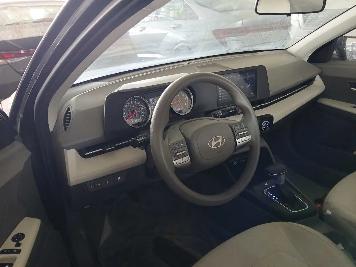 Car image 12