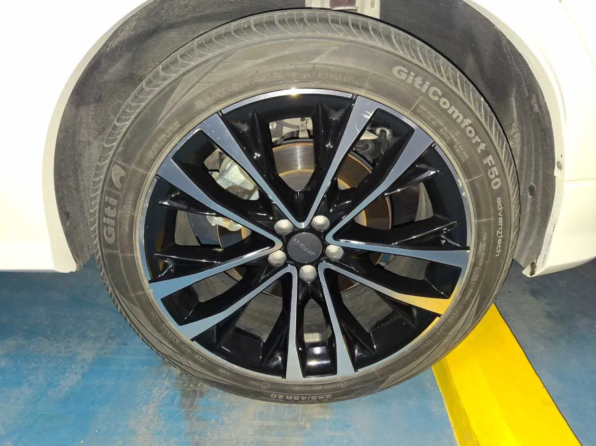 Car image 9