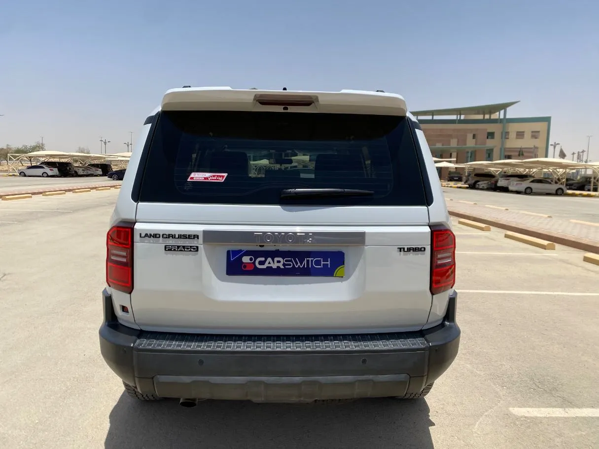 Car image 5