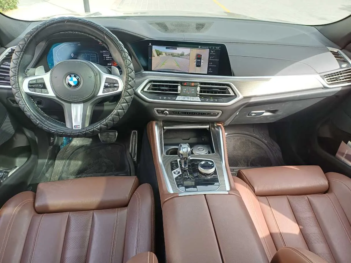 Car image 15