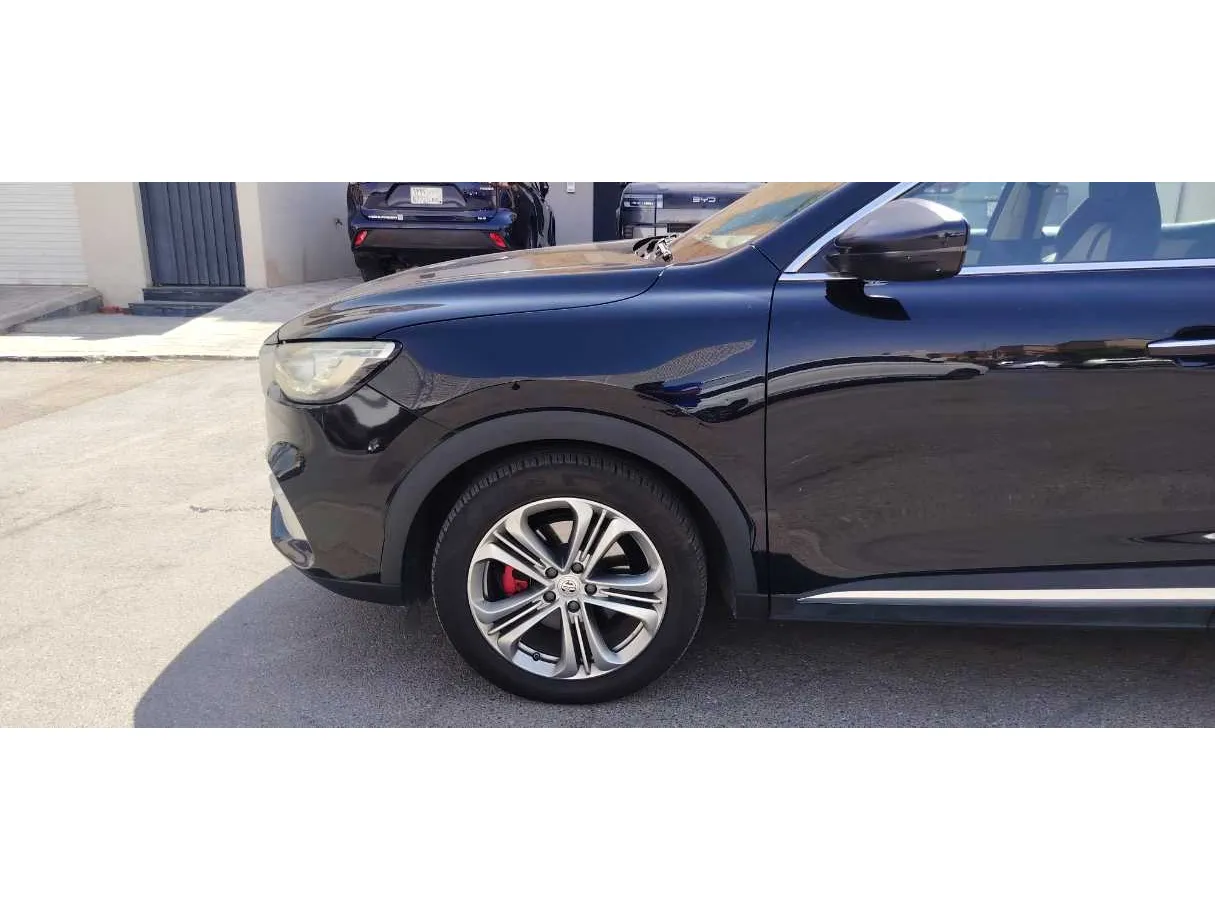 Car image 9