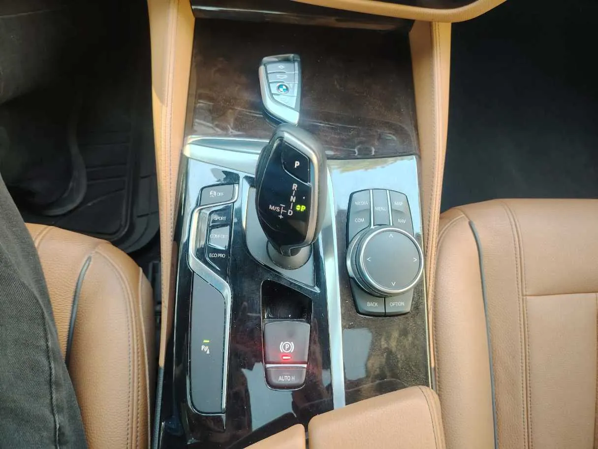 Car image 25