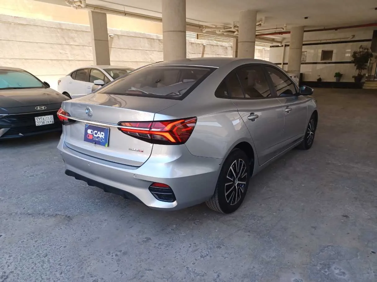 Car image 5