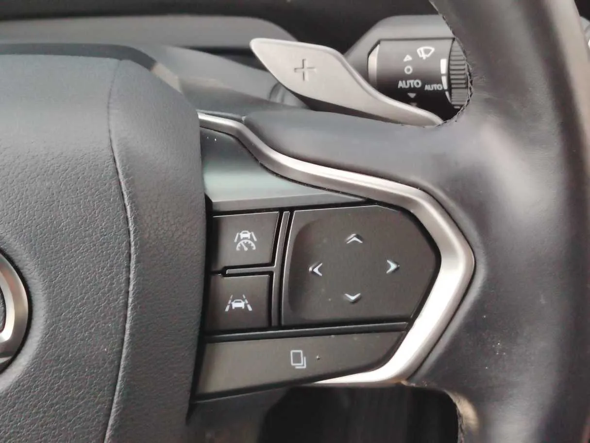 Car image 26