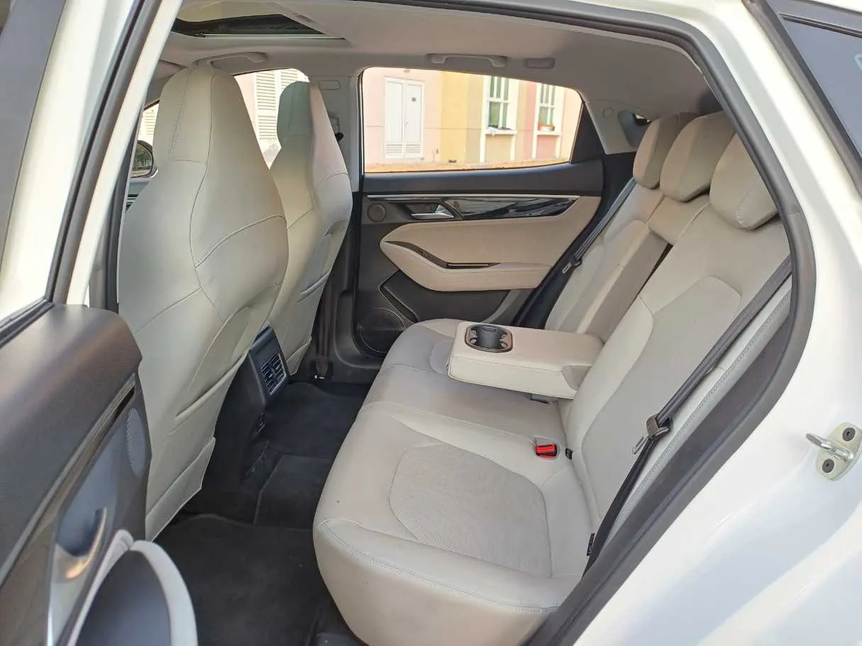 Car image 13