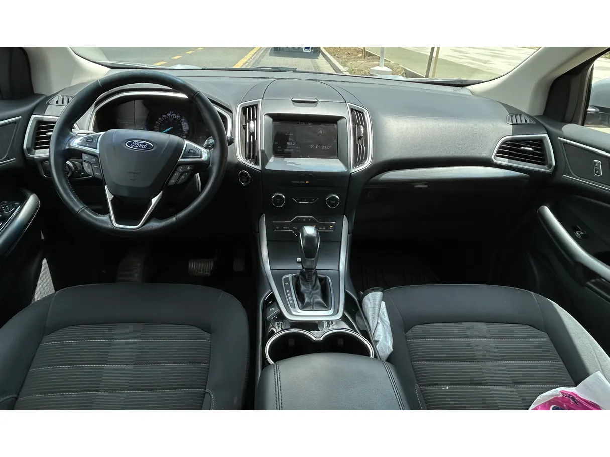 Car image 5