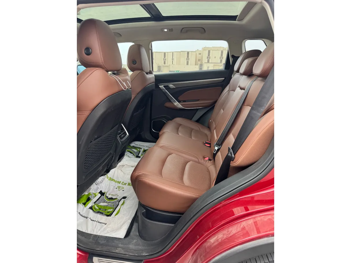 Car image 13