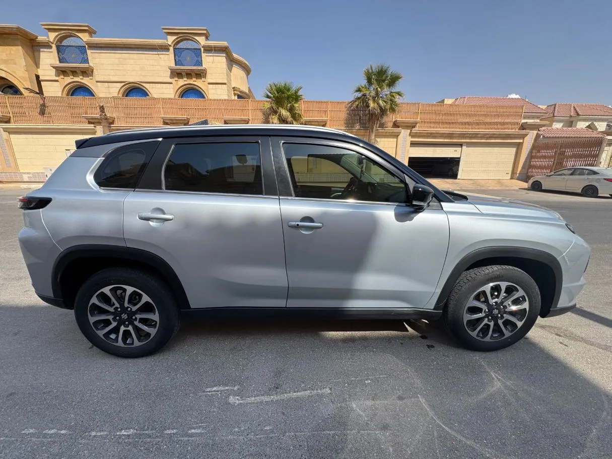 Car image 4