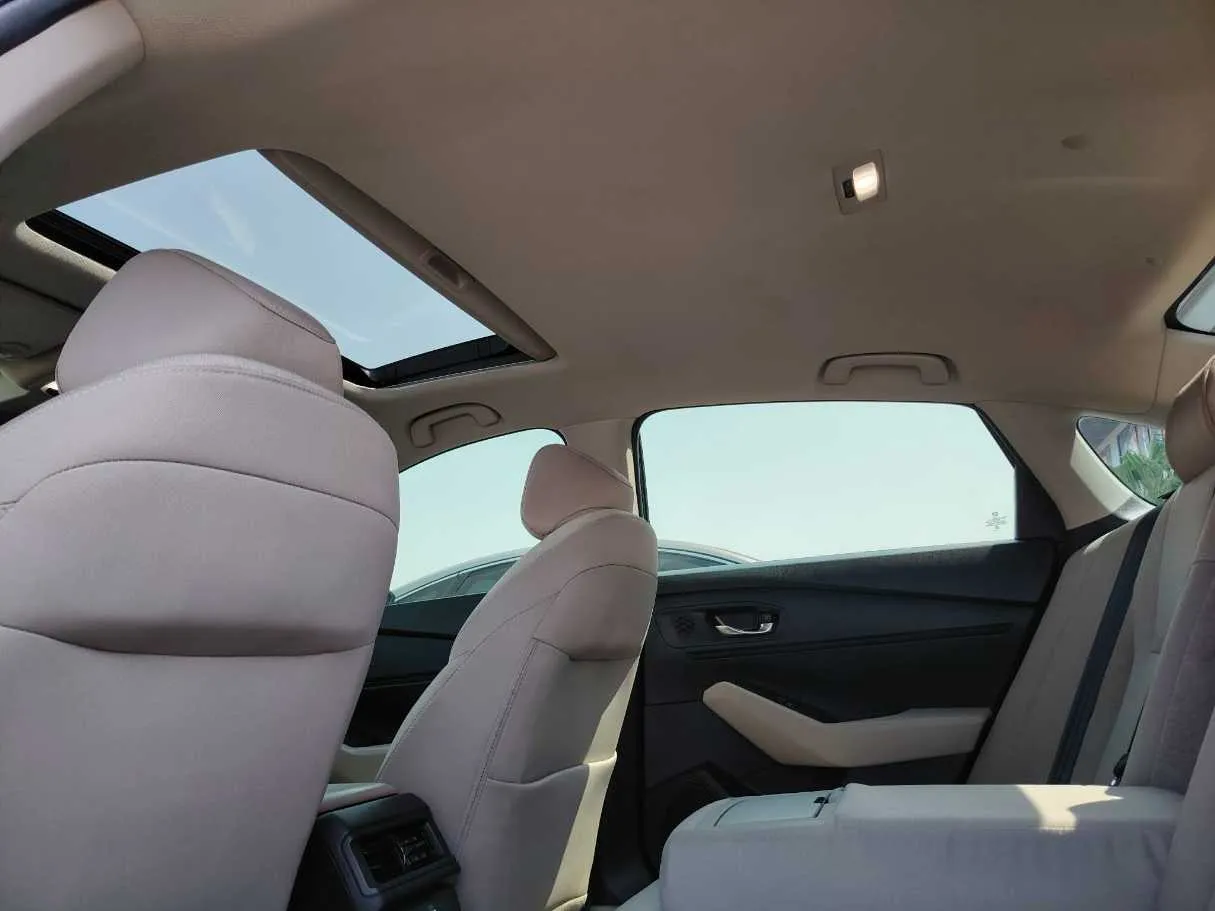 Car image 17