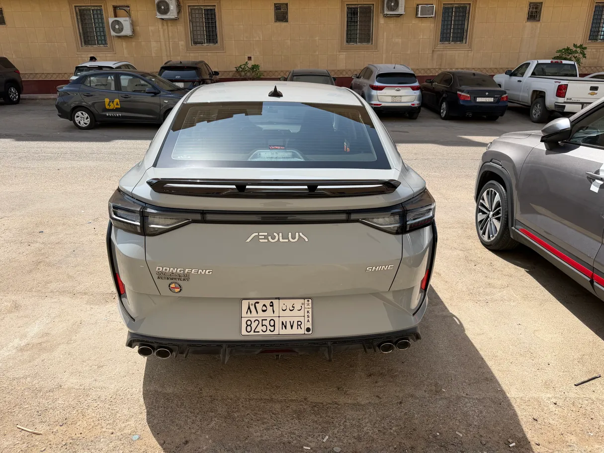 Car image 3