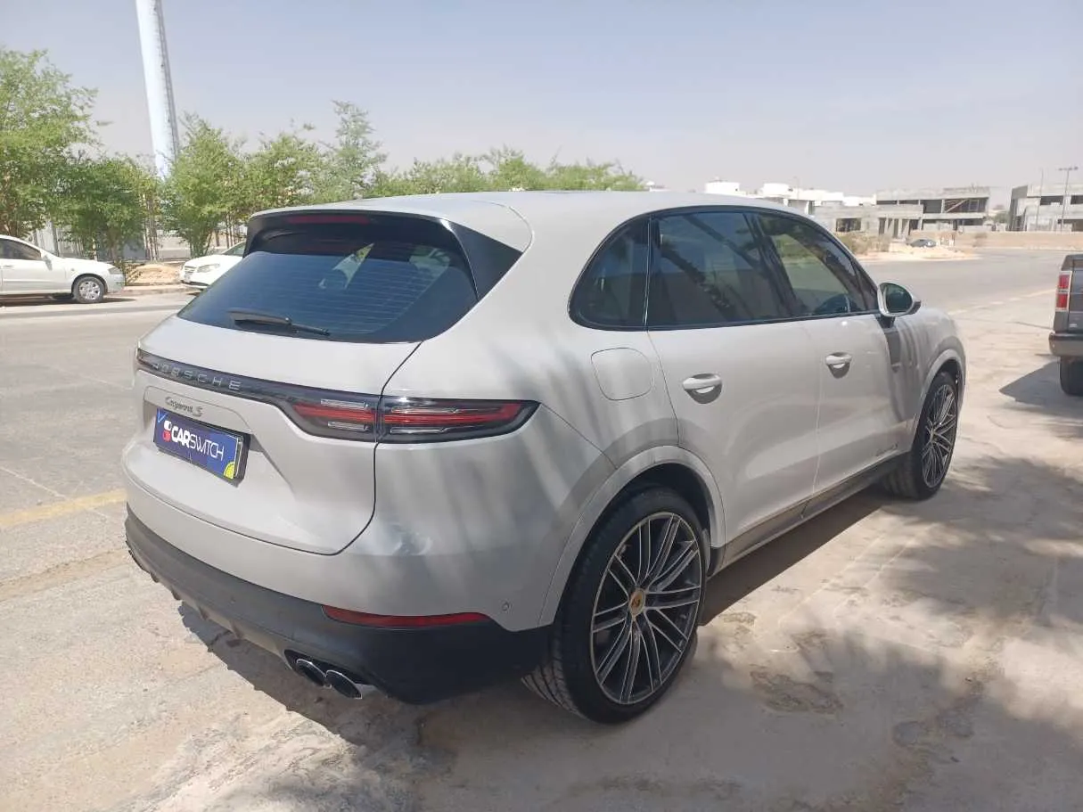 Car image 5