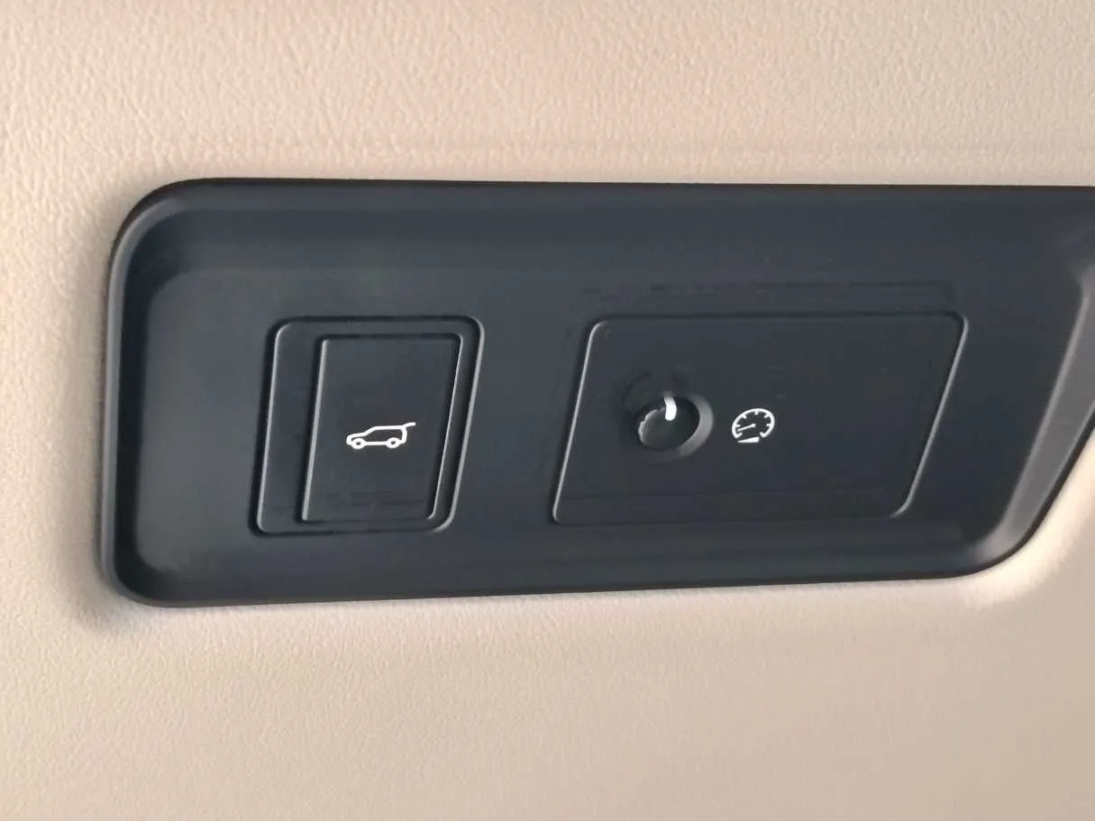 Car image 37