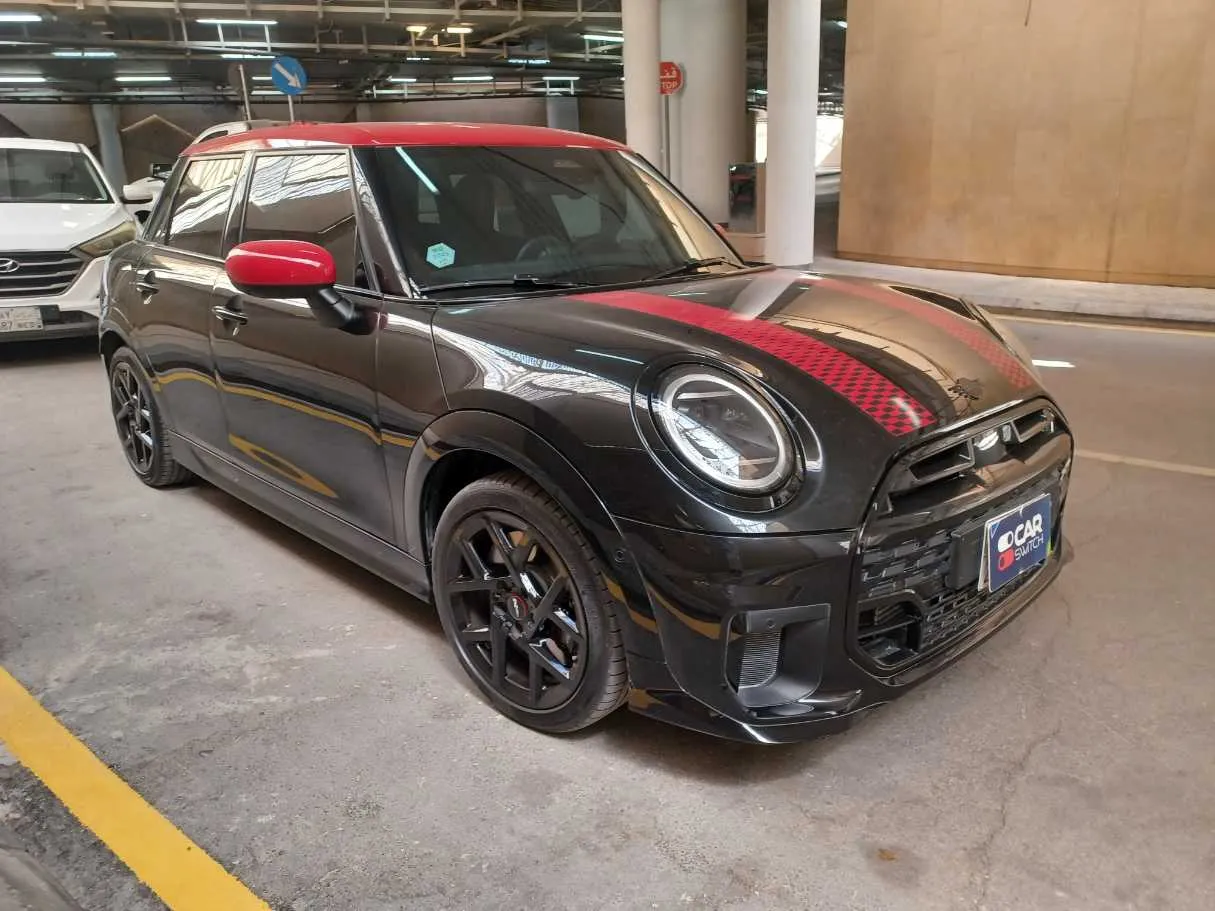 Car image 3