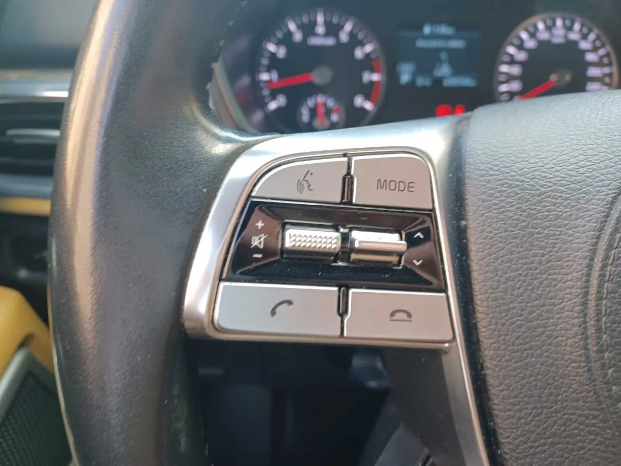 Car image 25