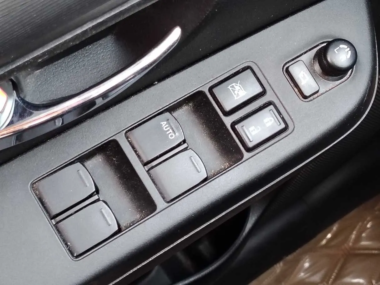 Car image 26