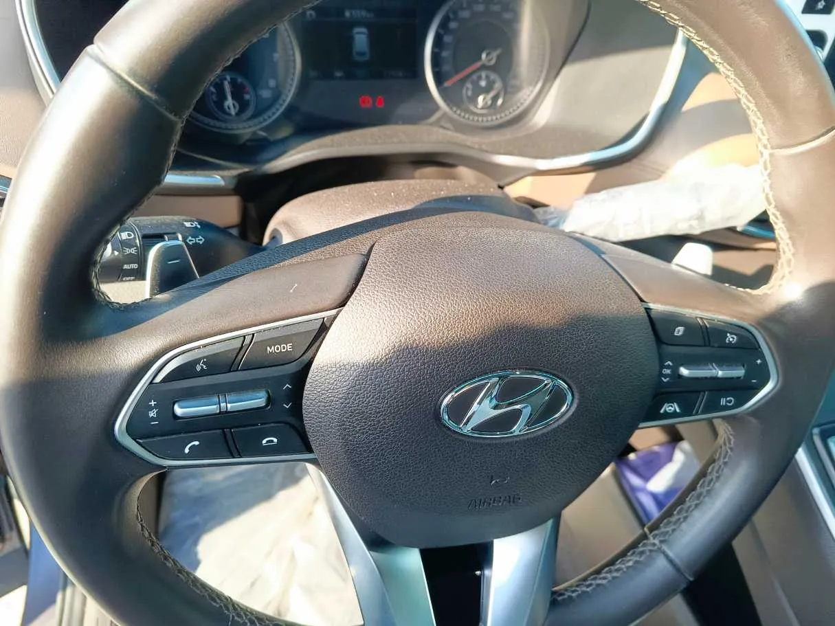 Car image 25