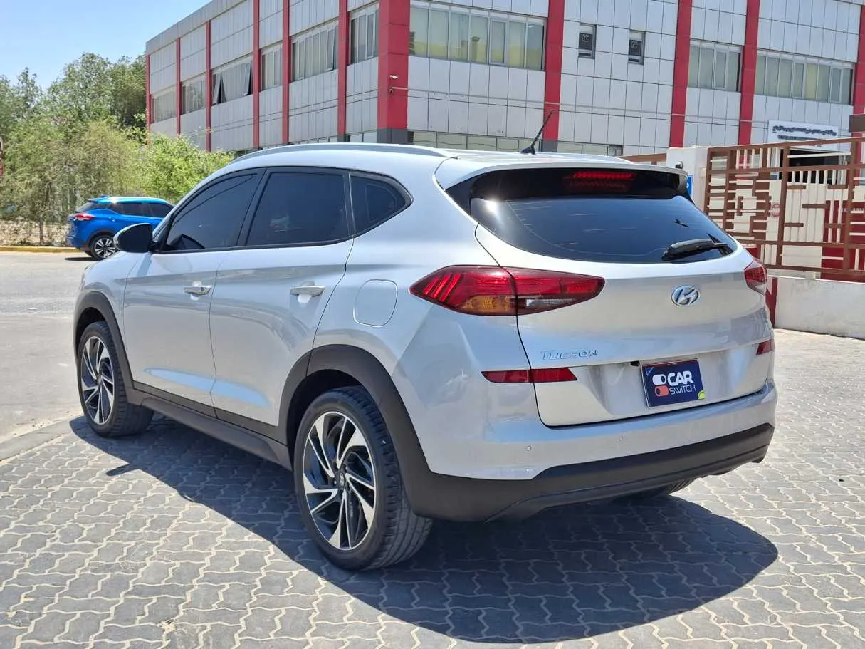 Car image 7