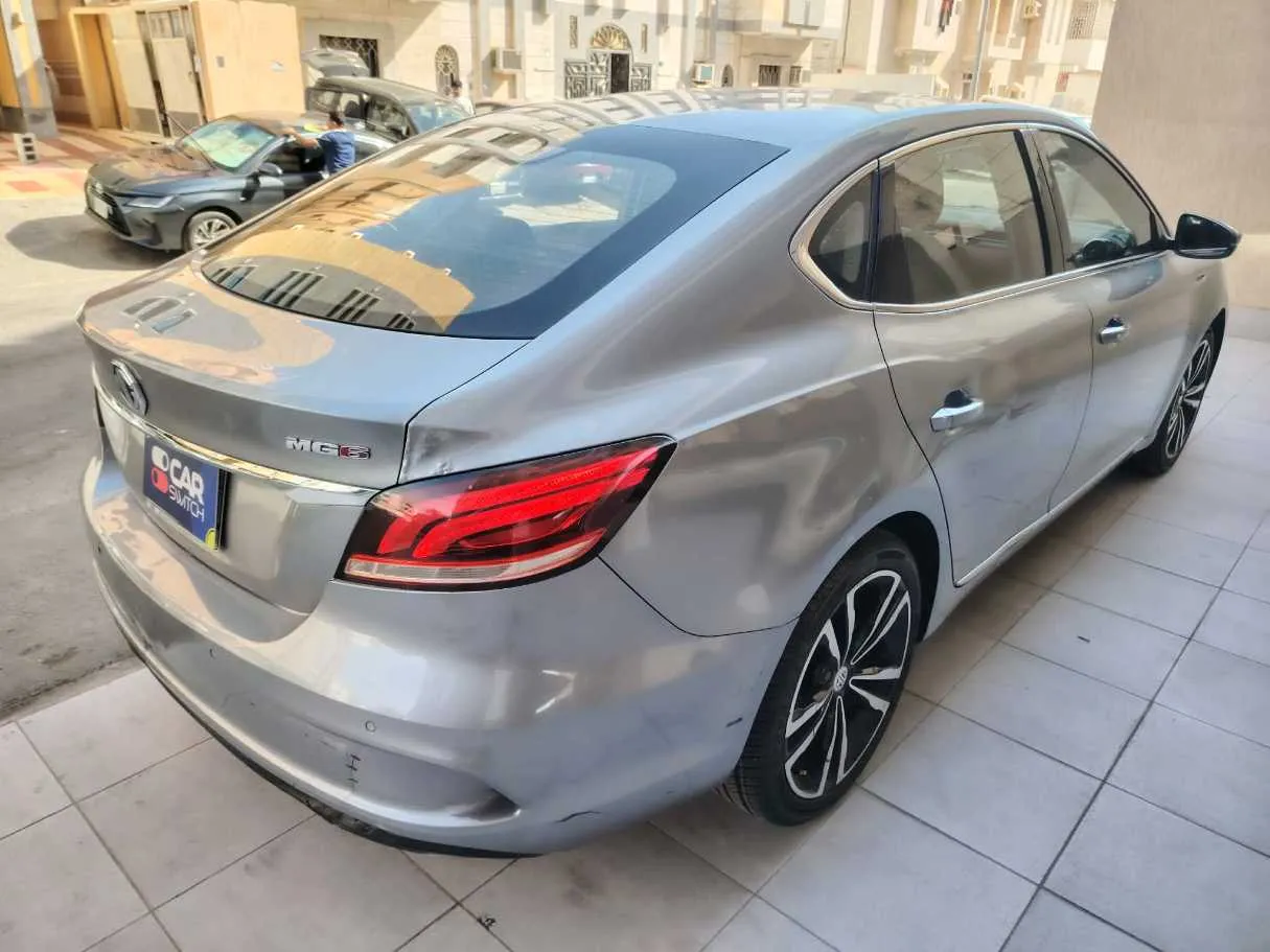 Car image 5