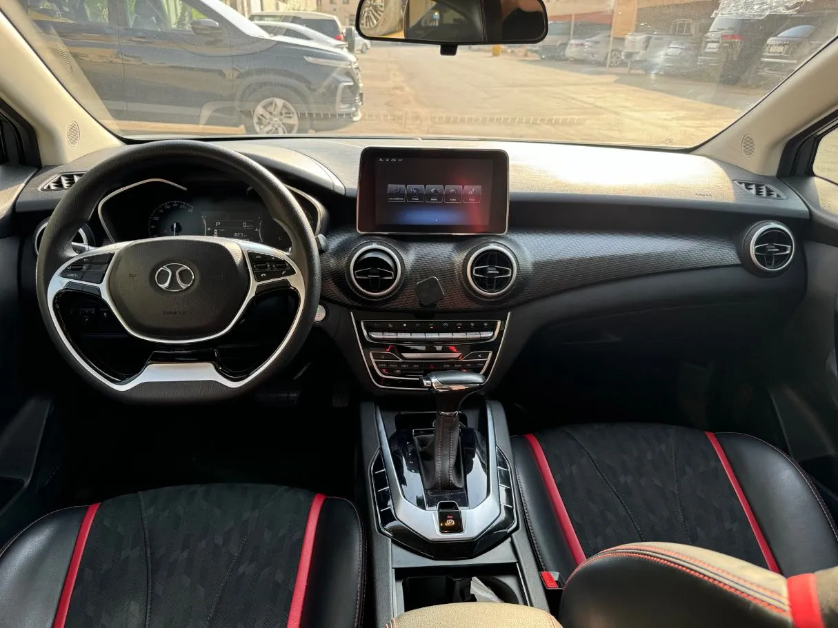Car image 16