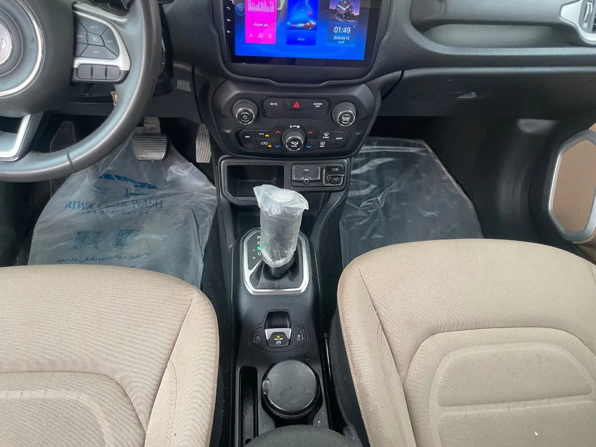 Car image 18
