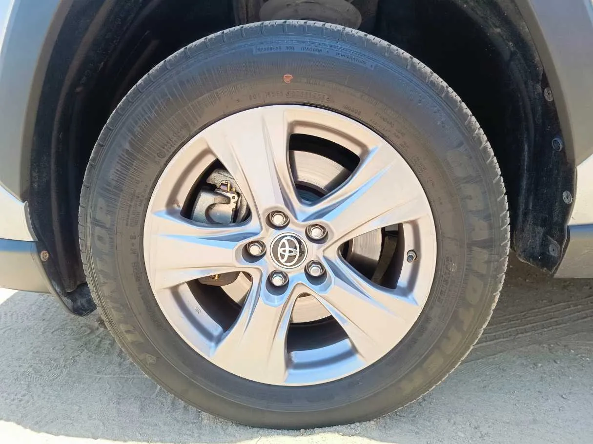 Car image 10
