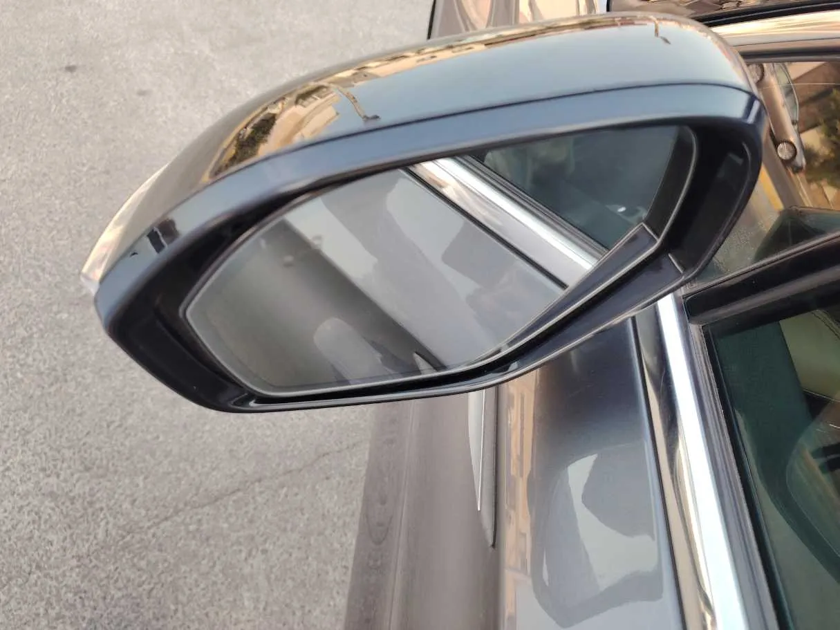 Car image 28