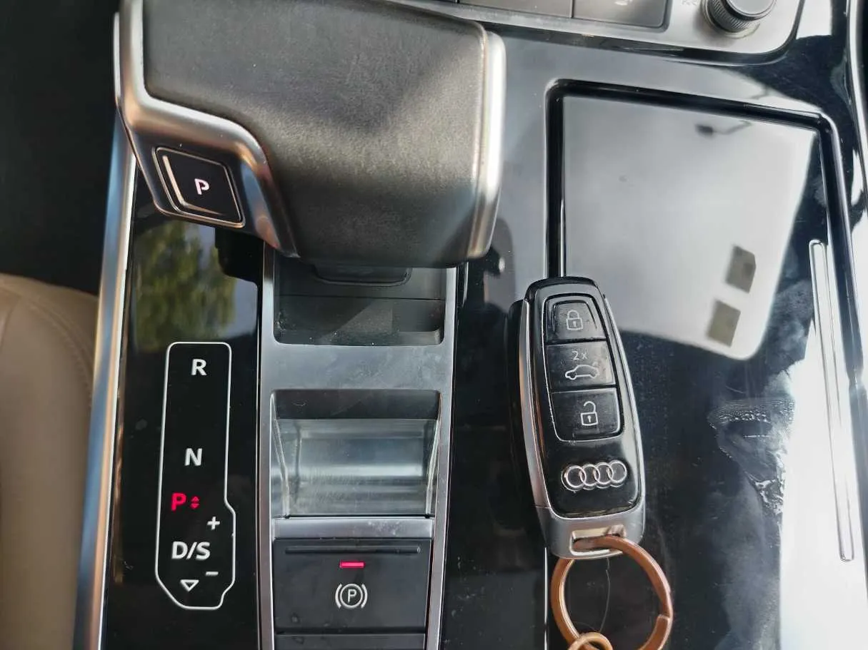 Car image 33