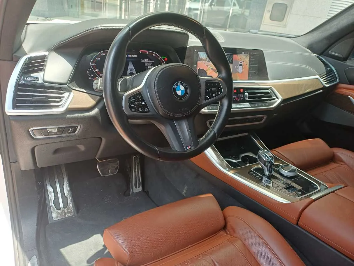 Car image 11